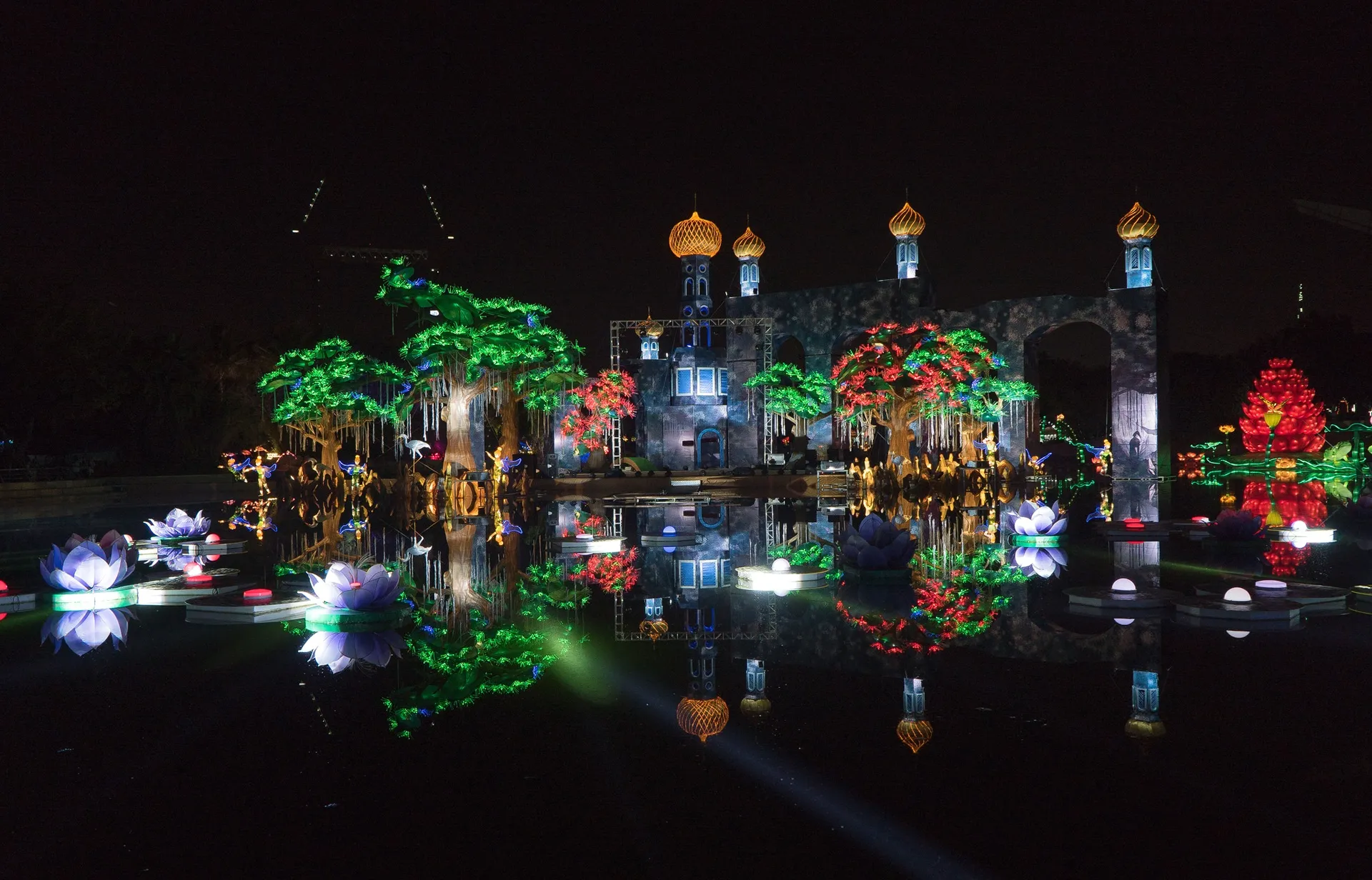 Dubai Garden Glow