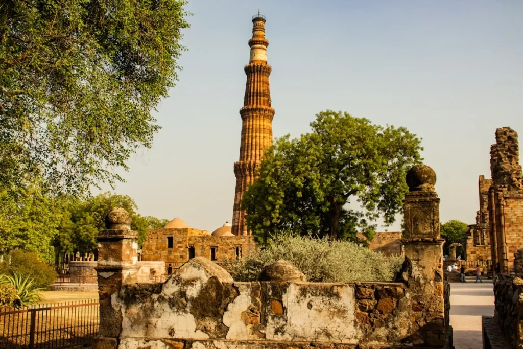 monument in delhi - qutab minar